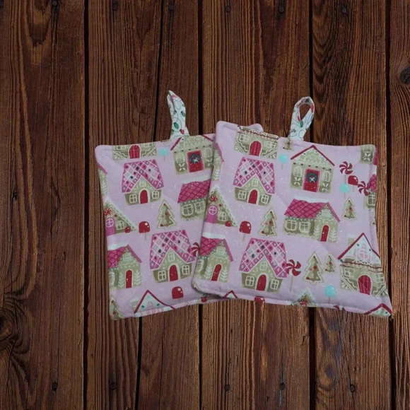 Handmade Potholder, Set of 2, Reversible Gingerbread House, Glitter Fabric - Picture 3 of 3